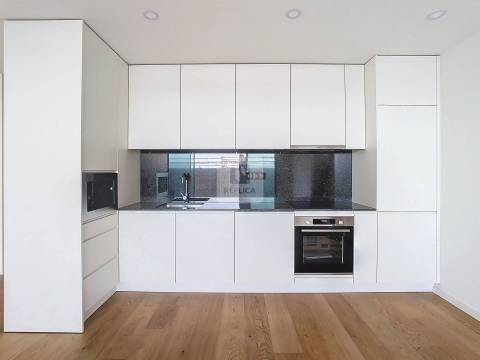 Apartamento T3 com varandas próximo ao mar em Canidelo, Vila Nova Gaia