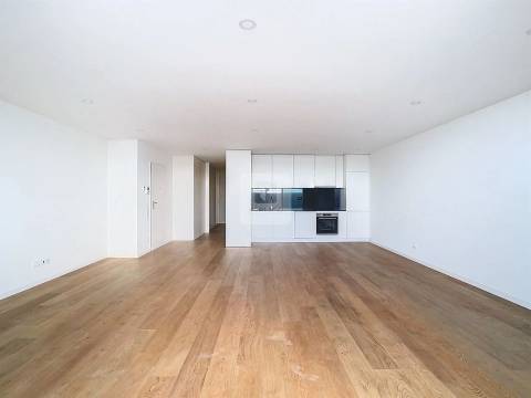 Apartamento T3 com varandas próximo ao mar em Canidelo, Vila Nova Gaia