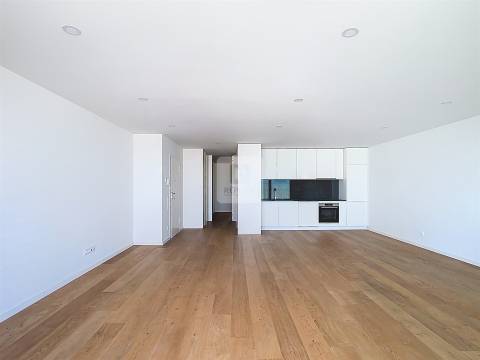 Apartamento T3 com varandas próximo ao mar em Canidelo, Vila Nova Gaia