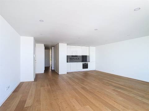 Apartamento T3 com varandas próximo ao mar em Canidelo, Vila Nova Gaia