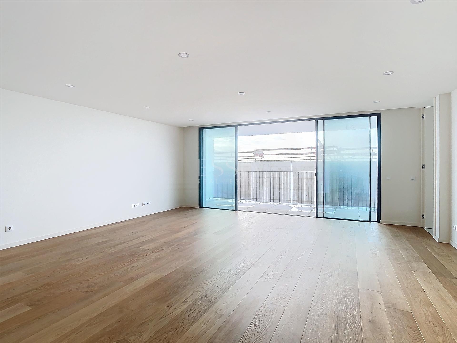 Apartamento T3 com varandas próximo ao mar em Canidelo, Vila Nova Gaia