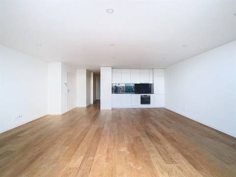 Apartamento T3 com varandas próximo ao mar em Canidelo, Vila Nova Gaia