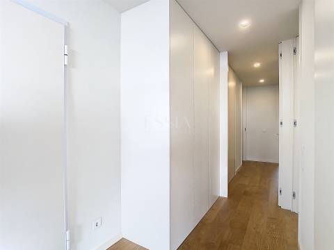 Apartamento T3 com varandas próximo ao mar em Canidelo, Vila Nova Gaia