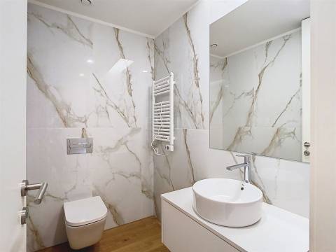 Apartamento T3 com varandas próximo ao mar em Canidelo, Vila Nova Gaia