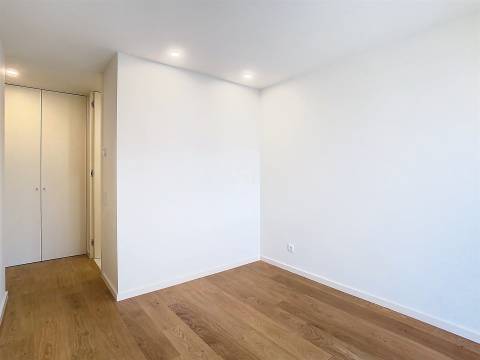 Apartamento T3 com varandas próximo ao mar em Canidelo, Vila Nova Gaia