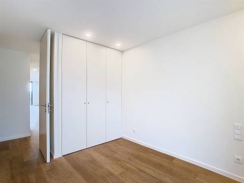 Apartamento T3 com varandas próximo ao mar em Canidelo, Vila Nova Gaia