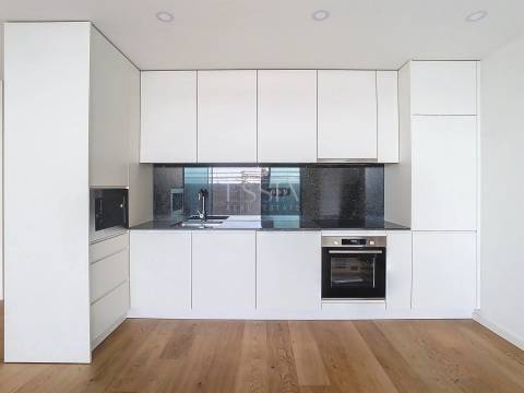 Apartamento T3 com varandas próximo ao mar em Canidelo, Vila Nova Gaia