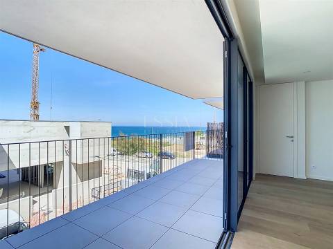 Apartamento T3 com varandas próximo ao mar em Canidelo, Vila Nova Gaia