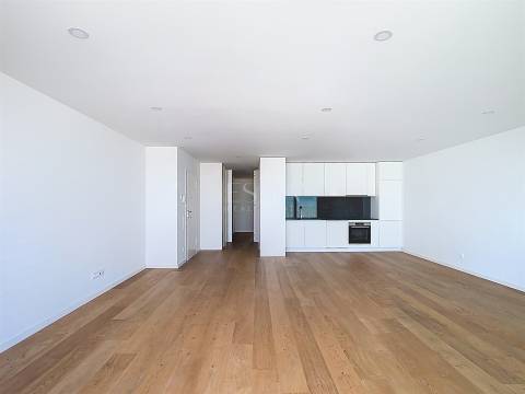 Apartamento T3 com varandas próximo ao mar em Canidelo, Vila Nova Gaia