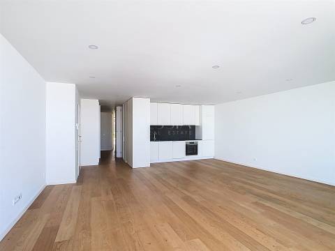 Apartamento T3 com varandas próximo ao mar em Canidelo, Vila Nova Gaia