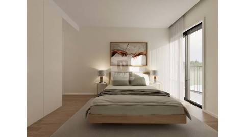 Apartamento T0 com Varanda e Garagem no CC FLATS