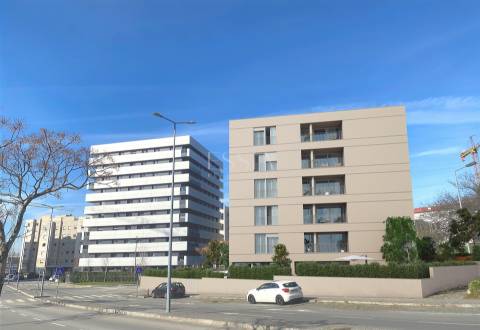 Apartamento T2+1 com varanda de 10.6 m2 na Prelada, Ramalde
