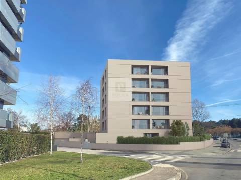 Apartamento T2+1 com varanda de 10.6 m2 na Prelada, Ramalde