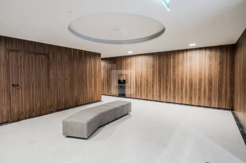 Apartamento T3 com varanda e lugares de garagem nos Jardins D`Arrábida em Vila Nova de Gaia