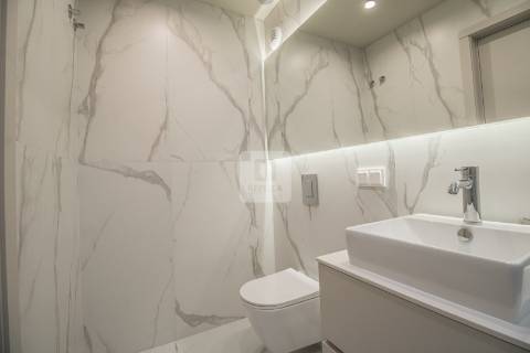 Apartamento T3 com varanda e lugares de garagem nos Jardins D`Arrábida em Vila Nova de Gaia