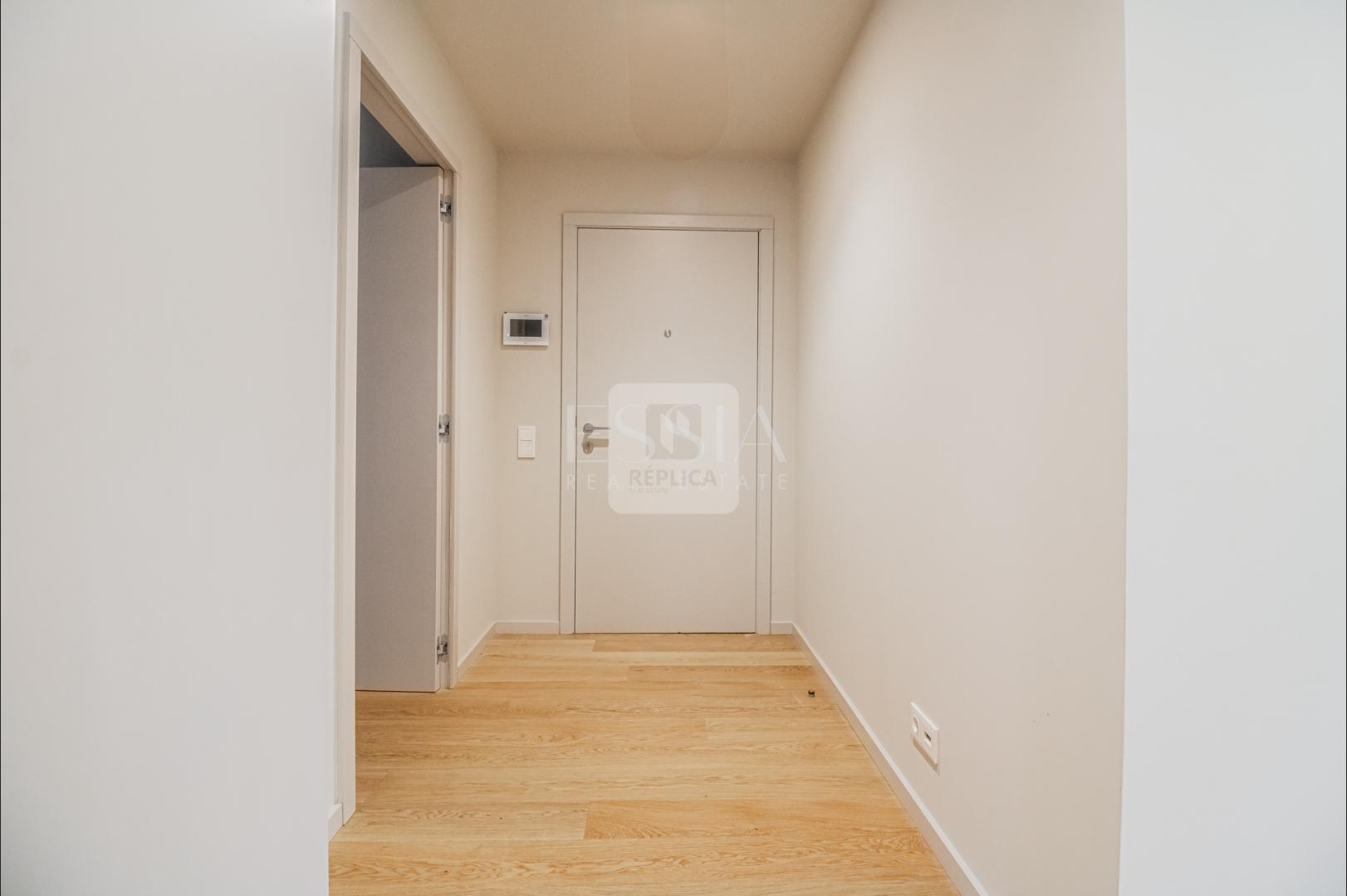 Apartamento T3 com varanda e lugares de garagem nos Jardins D`Arrábida em Vila Nova de Gaia