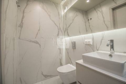 Apartamento T3 com varanda e lugares de garagem nos Jardins D`Arrábida em Vila Nova de Gaia