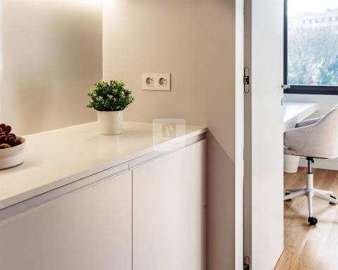 Estúdio Mobilado e Equipado no Porto para Arrendar