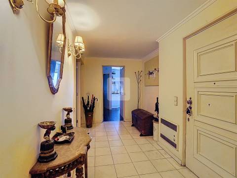 Apartamento T4 com Varandas - Casa da Música, Porto