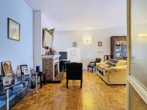 Apartamento T4 com Varandas - Casa da Música, Porto