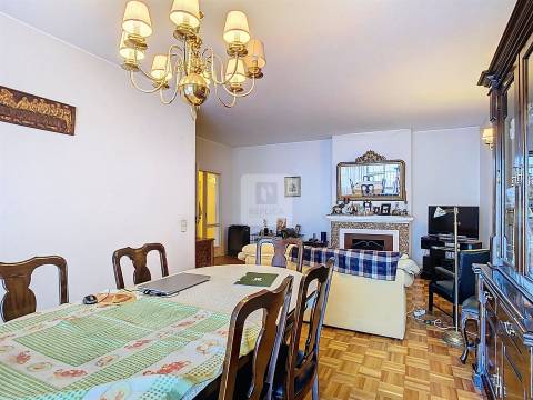 Apartamento T4 com Varandas - Casa da Música, Porto