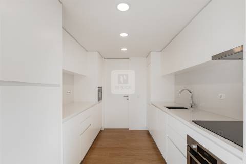 Apartamento T3  com varanda e garagem box ao Pinheiro Manso