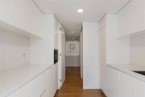 Apartamento T3  com varanda e garagem box ao Pinheiro Manso