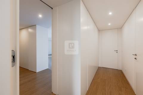 Apartamento T3  com varanda e garagem box ao Pinheiro Manso