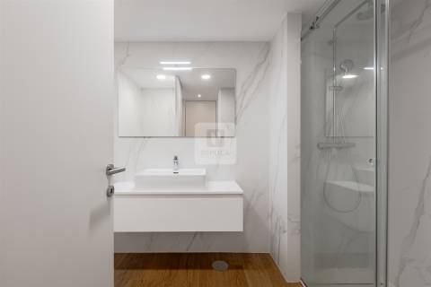 Apartamento T3  com varanda e garagem box ao Pinheiro Manso