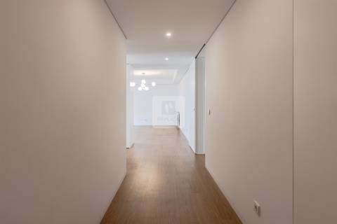 Apartamento T3  com varanda e garagem box ao Pinheiro Manso