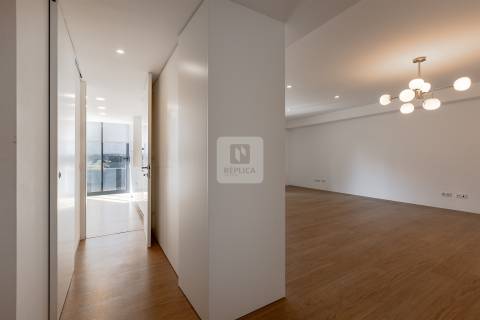 Apartamento T3  com varanda e garagem box ao Pinheiro Manso