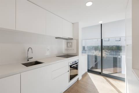 Apartamento T3  com varanda e garagem box ao Pinheiro Manso