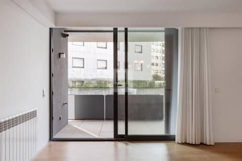 Apartamento T3  com varanda e garagem box ao Pinheiro Manso