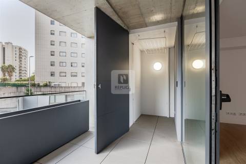 Apartamento T3  com varanda e garagem box ao Pinheiro Manso