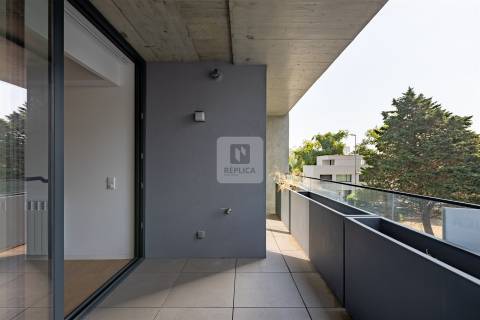 Apartamento T3  com varanda e garagem box ao Pinheiro Manso