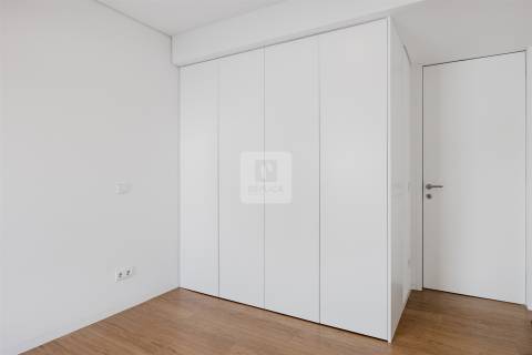 Apartamento T3  com varanda e garagem box ao Pinheiro Manso