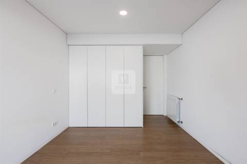 Apartamento T3  com varanda e garagem box ao Pinheiro Manso