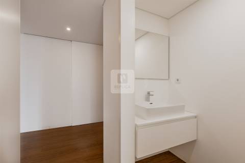 Apartamento T3  com varanda e garagem box ao Pinheiro Manso