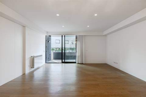 Apartamento T3  com varanda e garagem box ao Pinheiro Manso