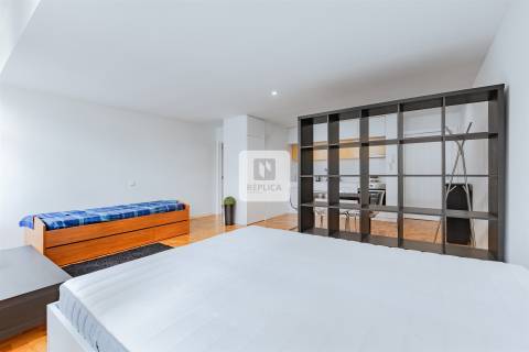 Apartamento T0 Loft mobilado - Rua do Bonfim