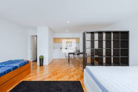 Apartamento T0 Loft mobilado - Rua do Bonfim