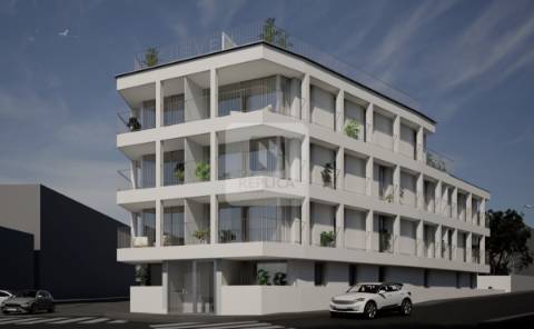 Apartamento T3 com terraço próximo ao Colégio Efanor à Senhora da Hora, Porto