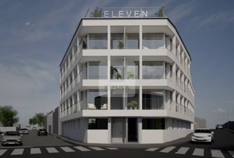 Apartamento T3 com terraço próximo ao Colégio Efanor à Senhora da Hora, Porto