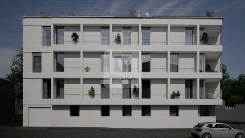 Apartamento T3 com terraço próximo ao Colégio Efanor à Senhora da Hora, Porto