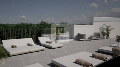 Apartamento T3 com terraço próximo ao Colégio Efanor à Senhora da Hora, Porto