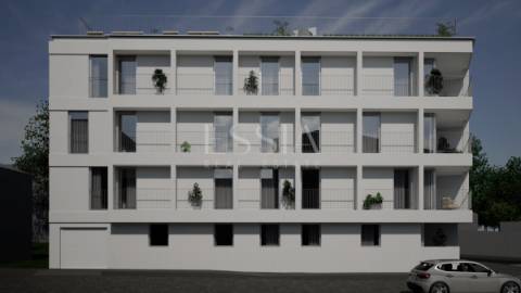 Apartamento T3 com terraço próximo ao Colégio Efanor à Senhora da Hora, Porto