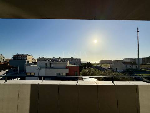 Apartamento T3  com varanda de 25 m² e garagem em Leça da Palmeira