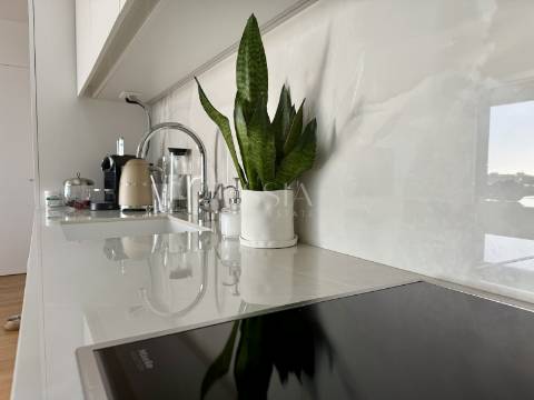 Apartamento T3  com varanda de 25 m² e garagem em Leça da Palmeira