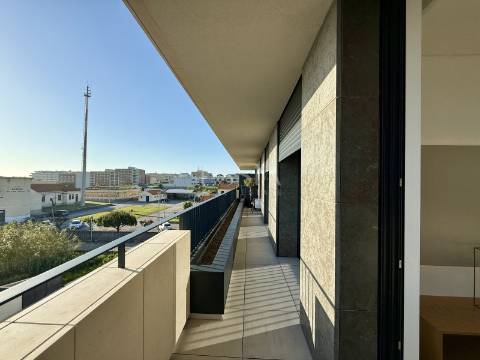 Apartamento T3  com varanda de 25 m² e garagem em Leça da Palmeira