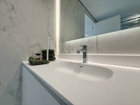 Apartamento T3  com varanda de 25 m² e garagem em Leça da Palmeira